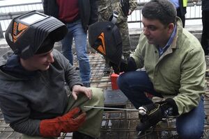 Гройсман проинспектировал ремонт моста в Черкассах