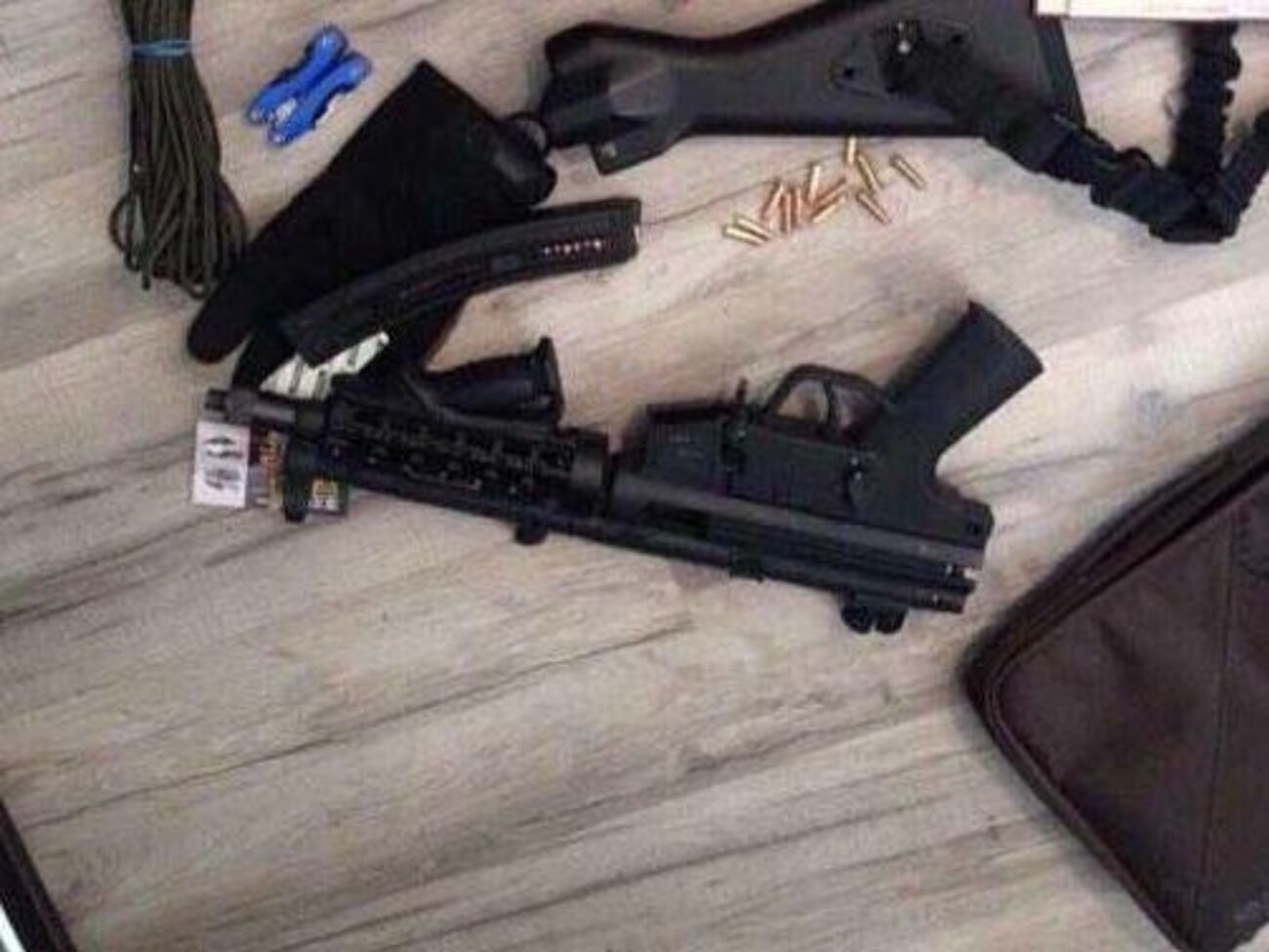 Прокуратура: У задержанных изъяли огнестрельное оружие, а также авто и номерные знаки
