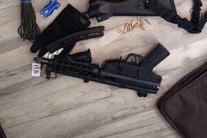 Прокуратура: У затриманих вилучили вогнепальну зброю, а також авто і номерні знаки