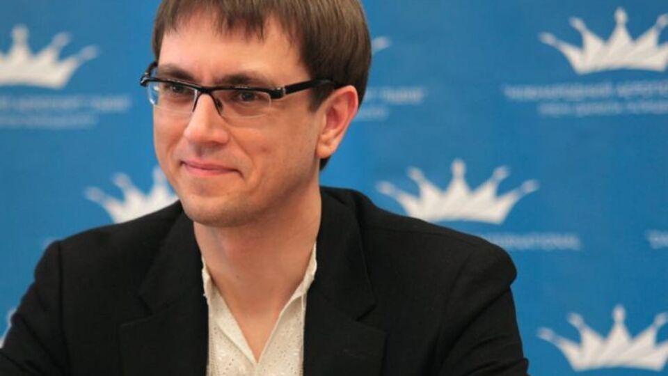 За даними НАБУ, родичка дружини Омеляна, на яку записано будинок міністра, у вересні 2012 року покинула територію України і не поверталася