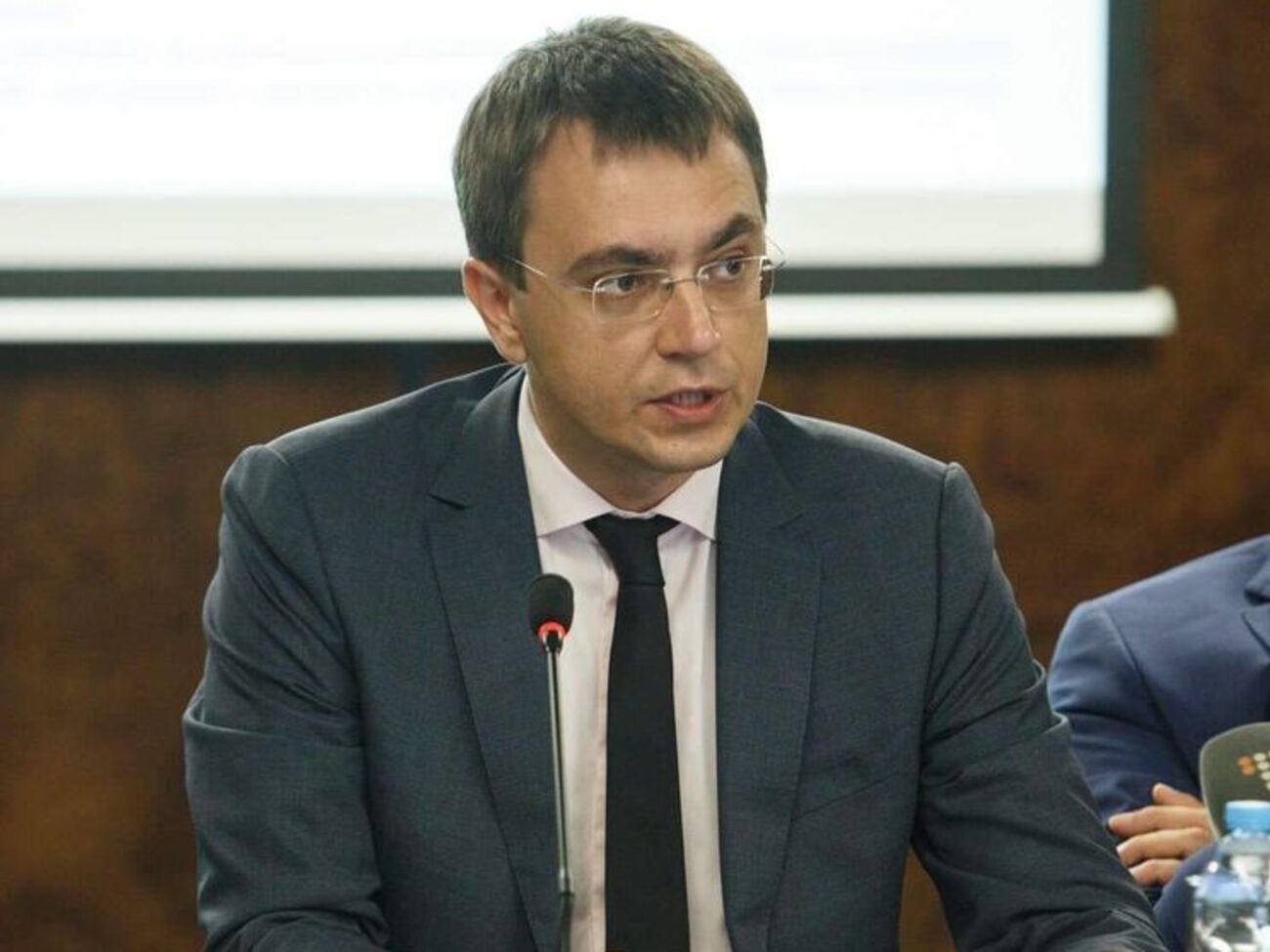 Національне антикорупційне бюро України підозрює Омеляна в незаконному збагаченні