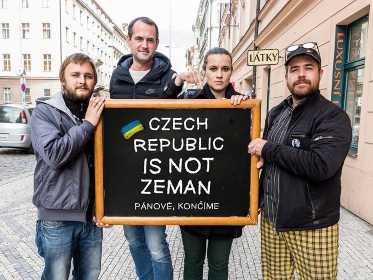 Чехи выразили несогласие с позицией президента