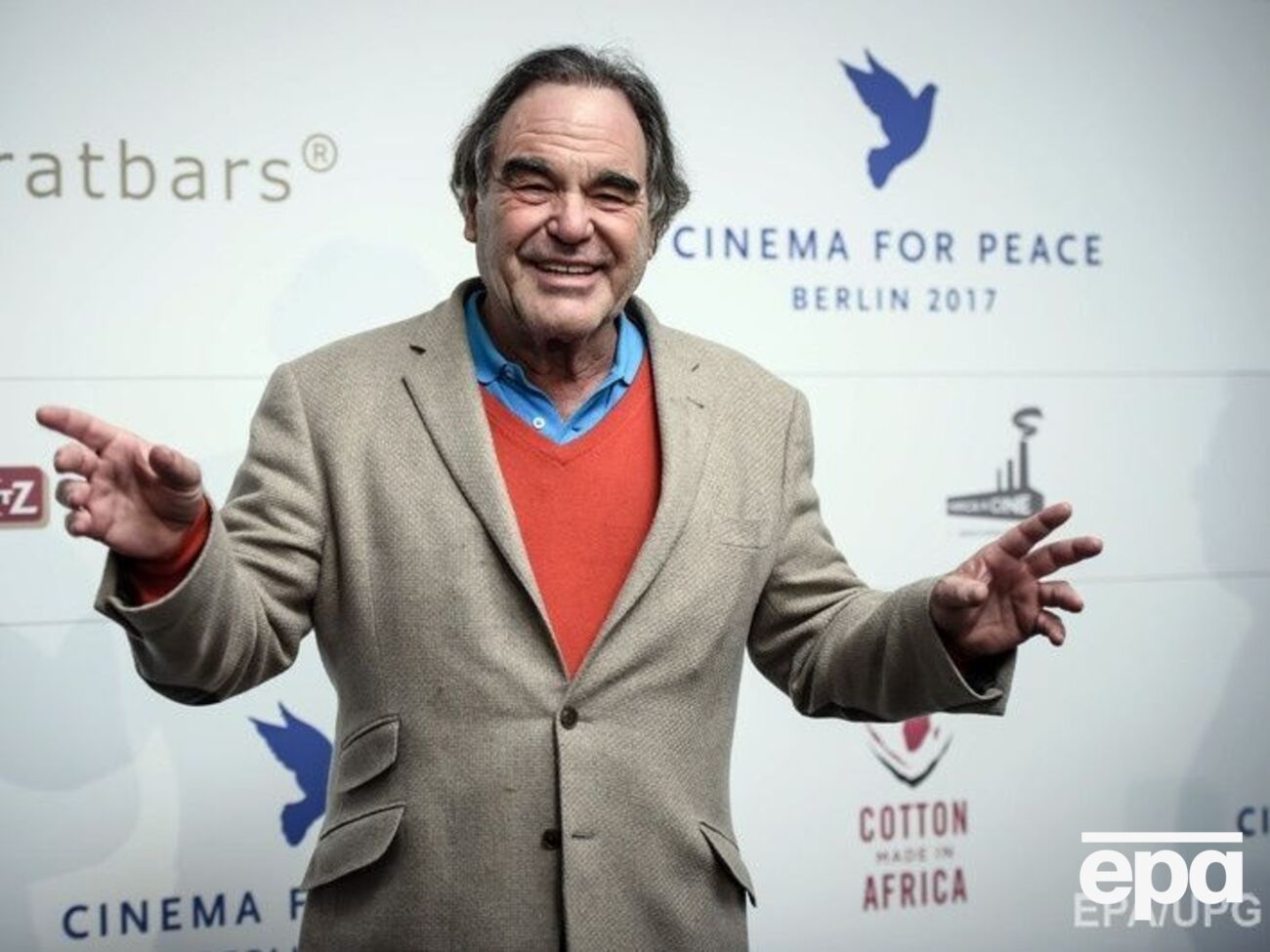 Ранее Стоун встал на защиту голливудского продюсера Харви Вайнштейна