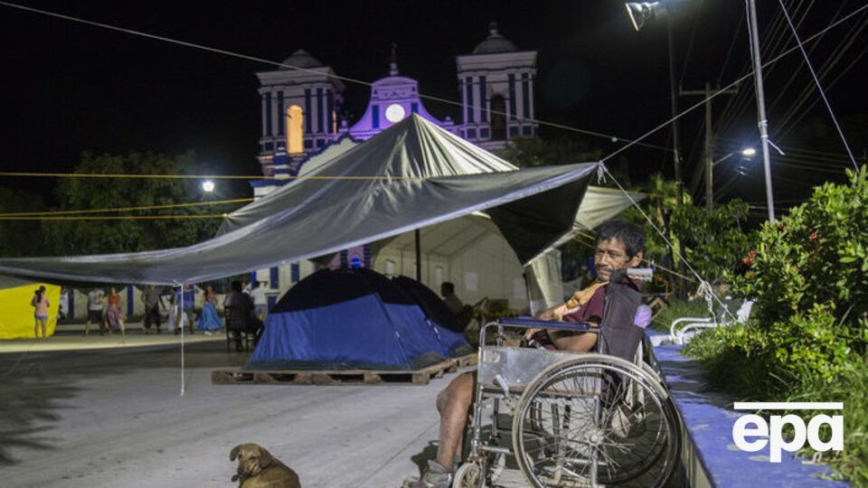 Подземные толчки зафиксировали вечером 13 октября (по местному времени)