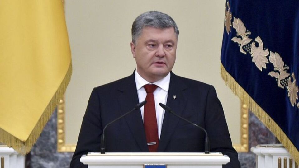 Порошенко привітав українців із Днем захисника Вітчизни