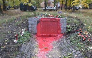 Пам'ятник УПА в Харкові облили фарбою