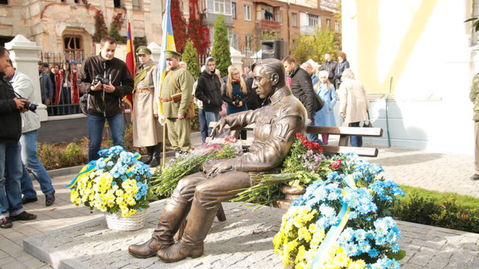 В Виннице открыли памятник Петлюре