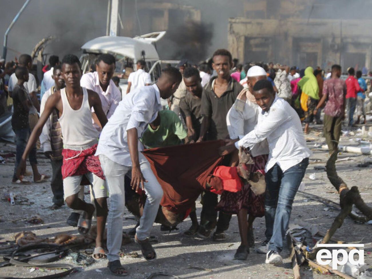 В результате взрыва в Могадишо погибли десятки людей