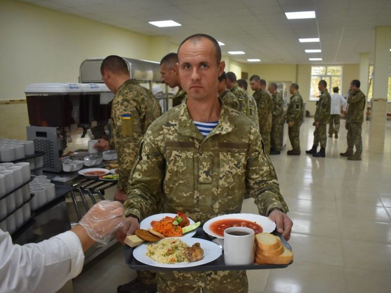 Теперь украинские военные могут выбирать несколько разных блюд и десерт