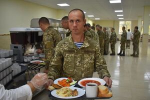 Теперь украинские военные могут выбирать несколько разных блюд и десерт