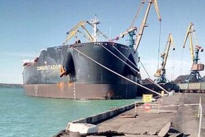 Грузовое судно повредило причал