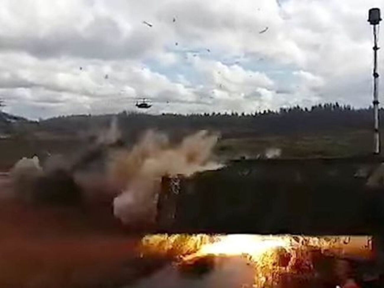 Вертолет обстрелял зрителей на учениях "Запад-2017"&nbsp;