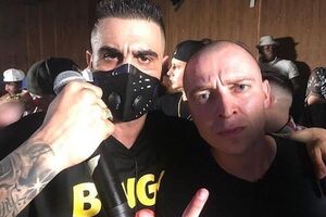 Oxxxymiron (на фото справа): Я роняю Запад, у