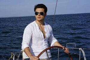 Ситник: Я вперше керував яхтою, водночас хвилі були такими великими, що знімальний катер просто заливало водою