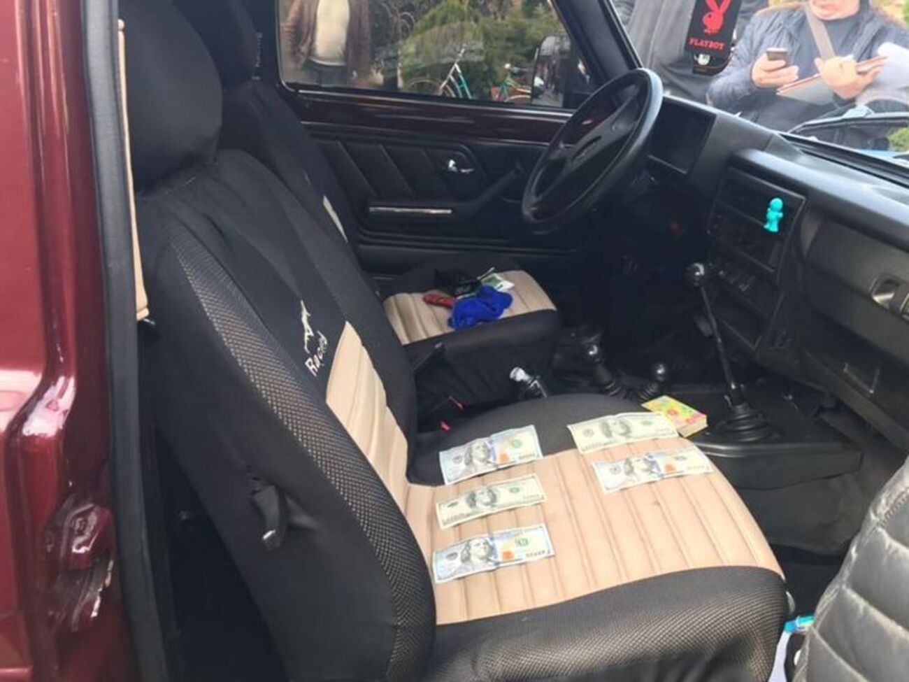 Полицейского задержали&nbsp;в служебном автомобиле при получении взятки