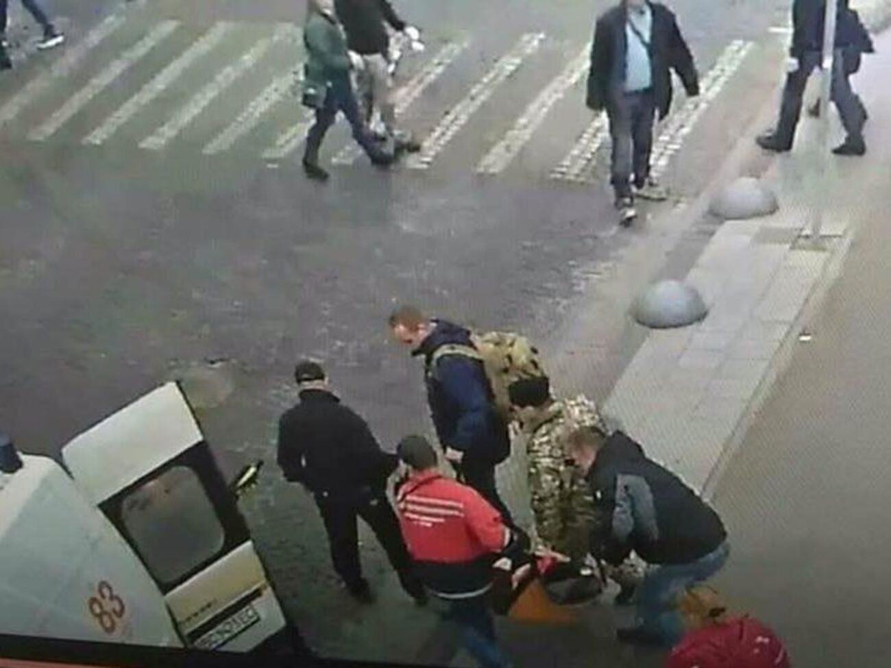 Пенсіонер ударився головою об бордюр