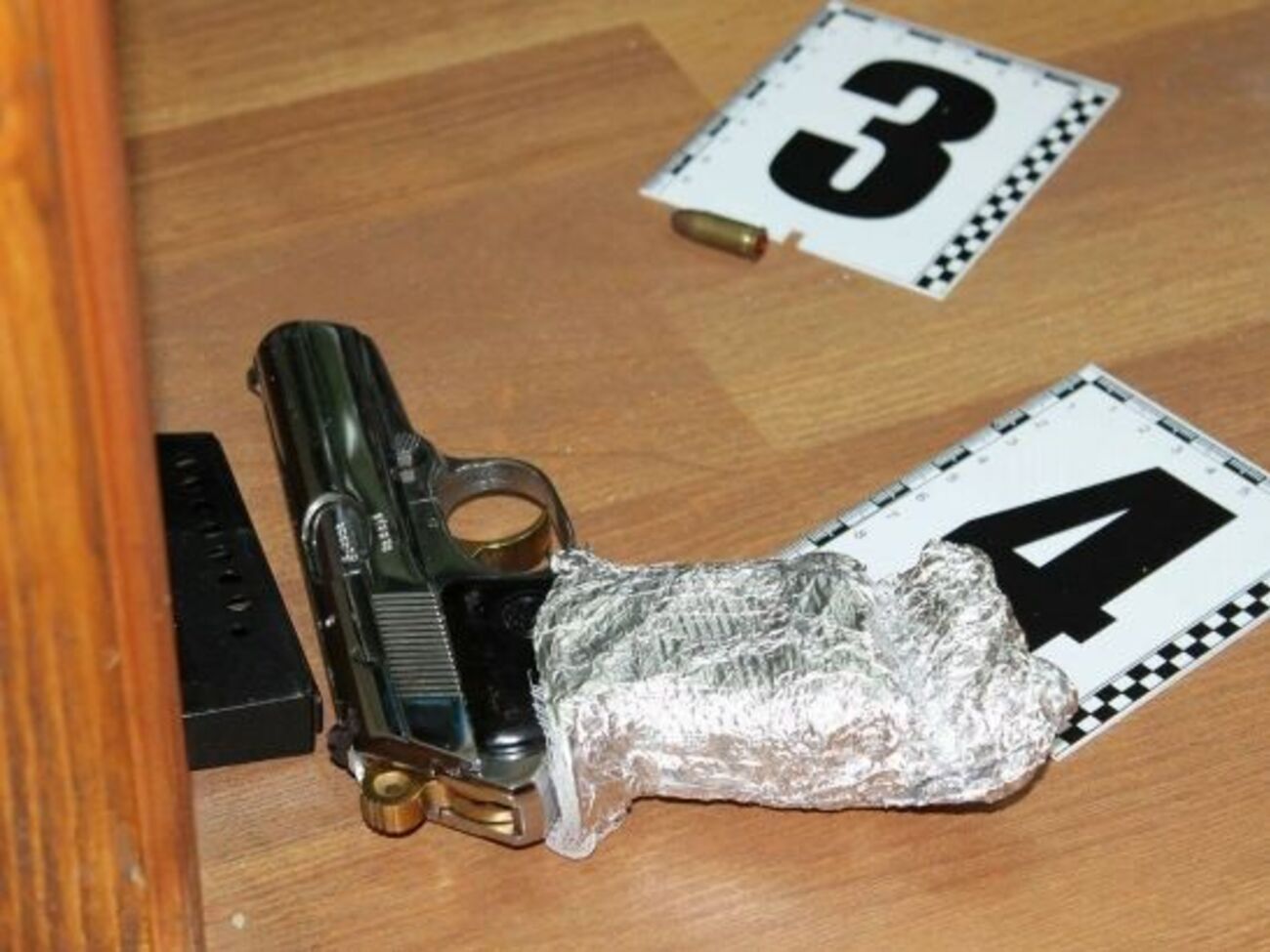 В директора обувной фабрики несколько раз выстрелили из пистолета