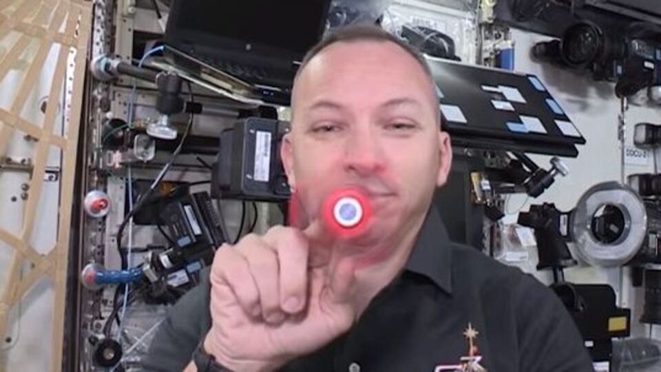 Спиннер на космической станции