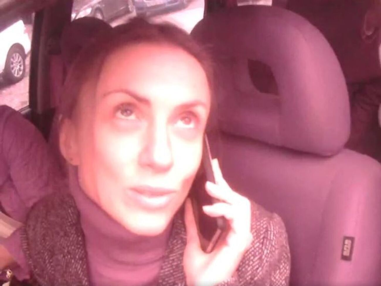 Женщина отказалась предъявлять патрульным удостоверение личности