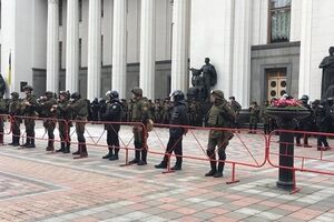 Полиция усиливает меры безопасности возле Верховной Рады