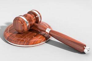 В августе суд приговаривал Хафербек к двум годам лишения свободы, но решение пока не вступило в силу