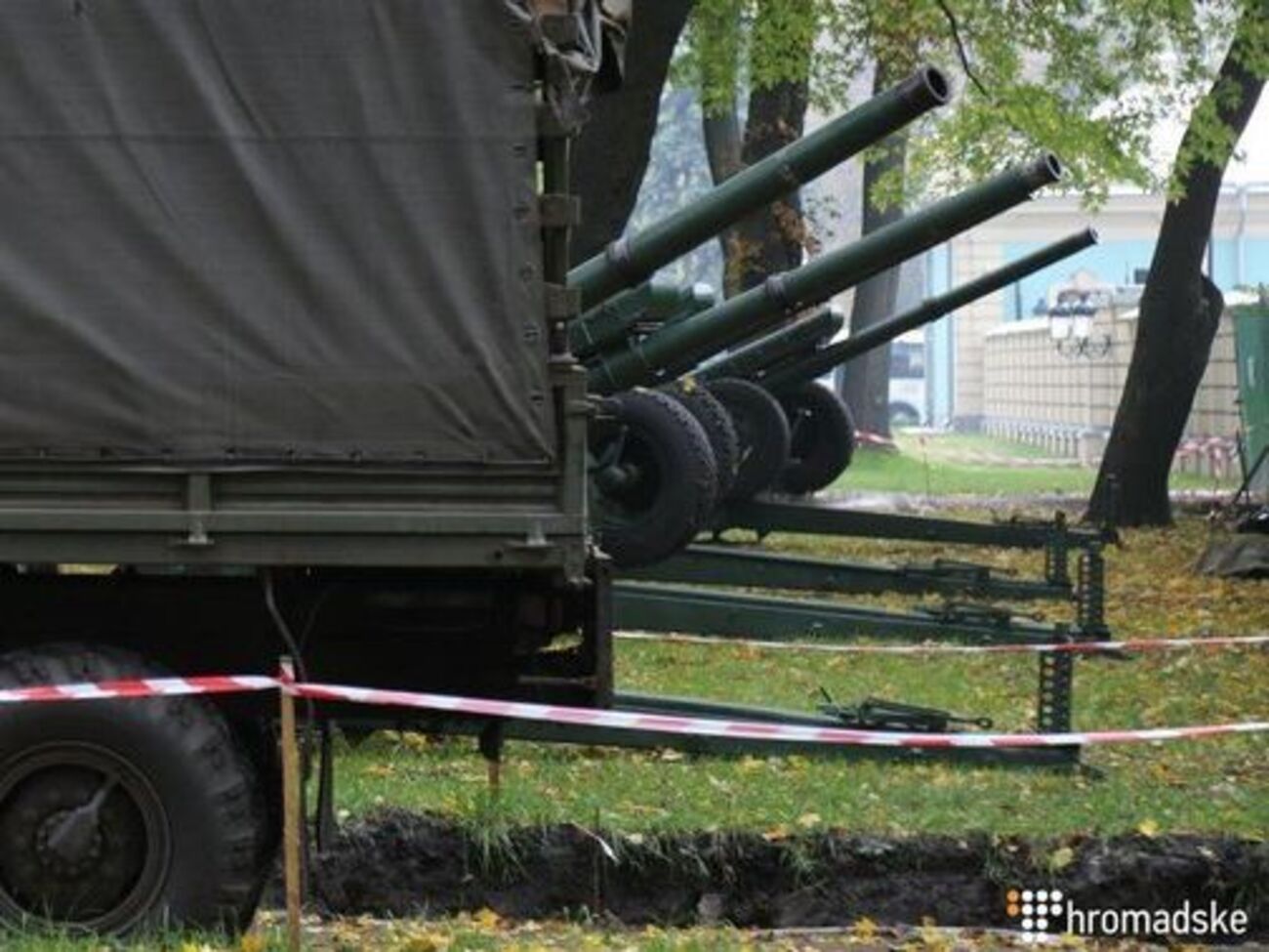 Пушки в Мариинском парке установили в честь приезда президента Мальты