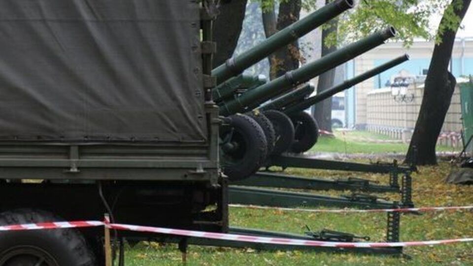 Пушки в Мариинском парке установили в честь приезда президента Мальты