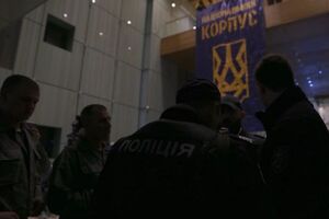 Націоналісти захопили "вертолітний майданчик Януковича"