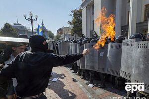 Во время столкновений у здания парламента 31 августа 2015 года погибли четыре правоохранителя