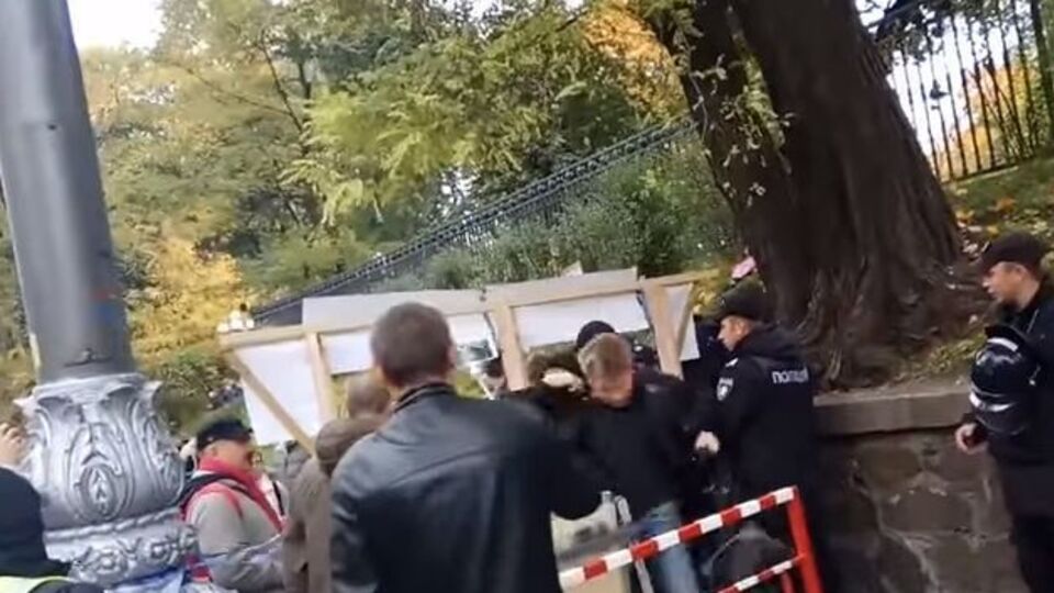 Гончаренко не смог пройти к Верховной Раде