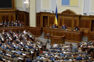 Венецианская комиссия предложила, чтобы президент Украины Петр Порошенко внес в Раду свой законопроект об антикоррупционном суде