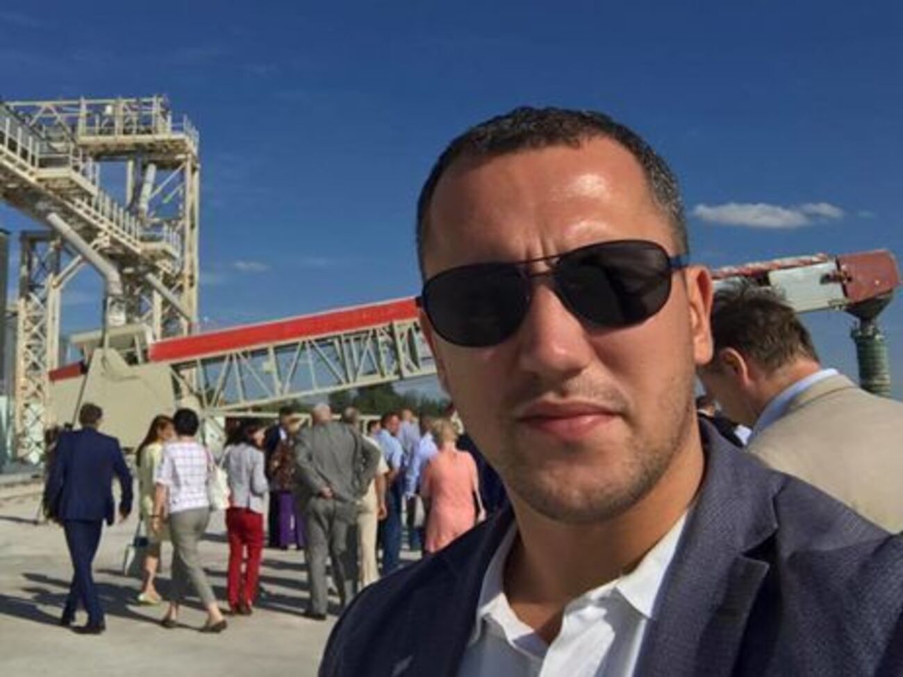 Нардеп Лінько разом з активістами прийшов на засідання Оболонського районного суду Києва 8 жовтня