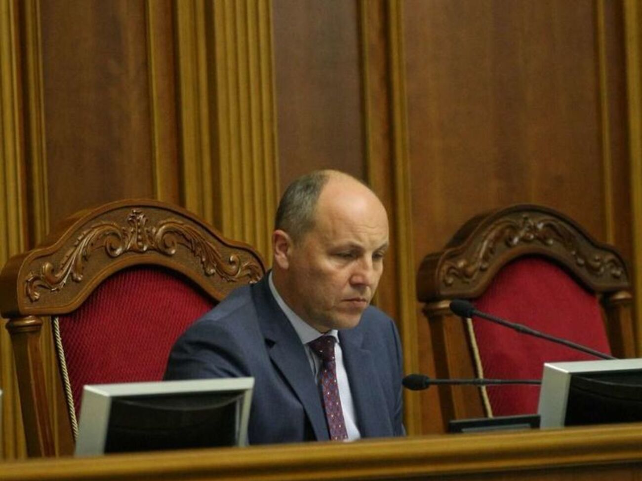 Парубий сообщил, что к законопроекту о медреформе подали 900 поправок