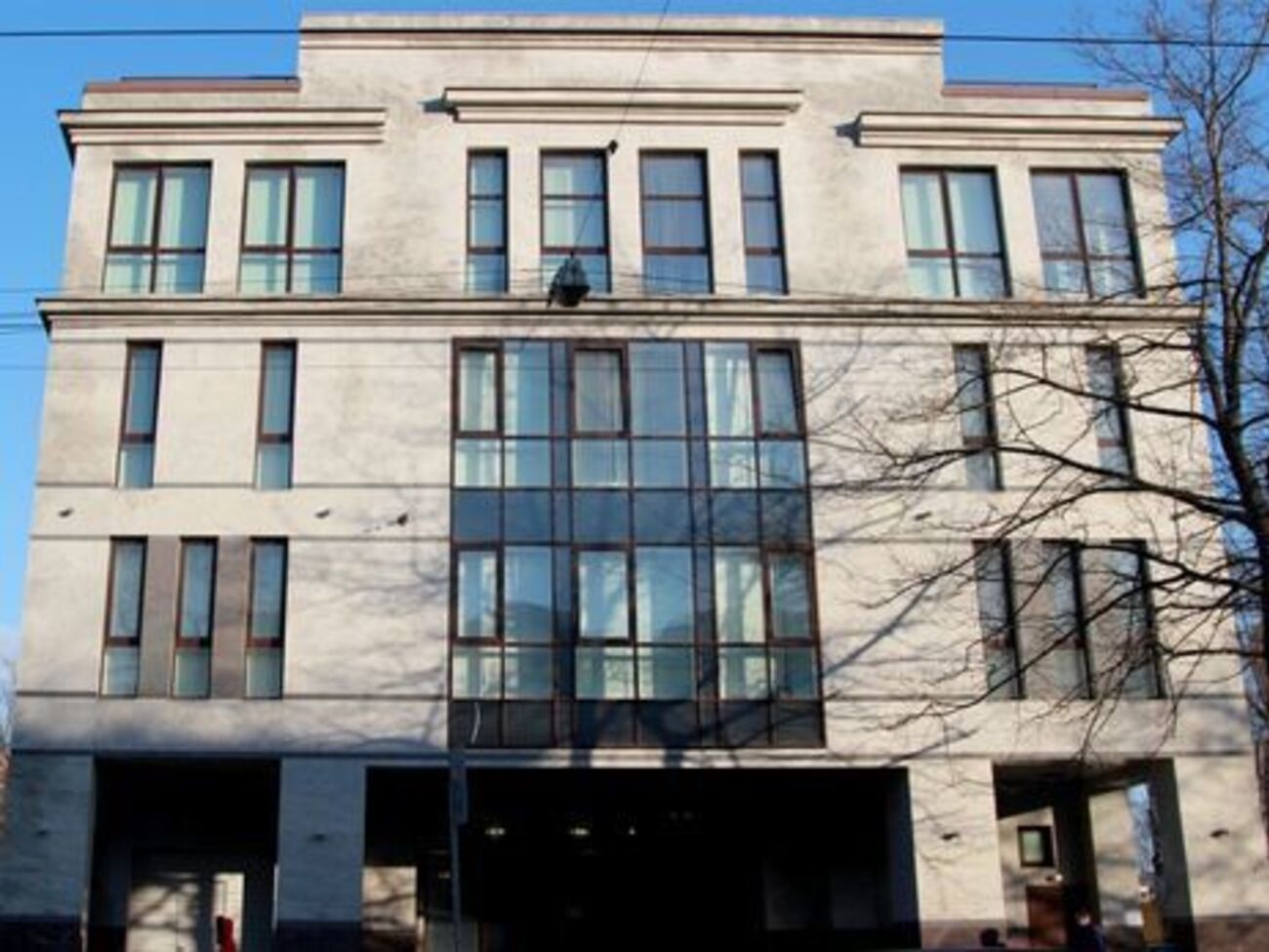 По данным российских СМИ, "фабрика троллей" находится на улице Савушкина, 55, в Санкт-Петербурге