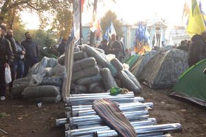 Найєм заявив, що під Радою в наметах залишиться оргкомітет акції протесту