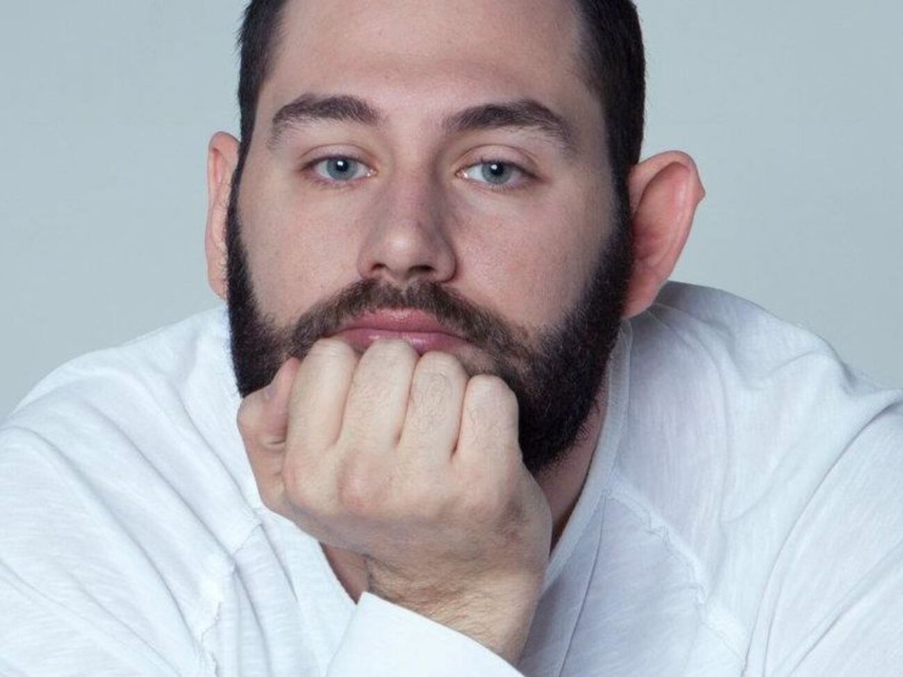 Слепаков:&nbsp;Путинофилы кричат: "Он&nbsp;&ndash; мессия! С ним из руин возродилась Россия!" Путинофобы вопят: "Он &ndash; ворюга! В том, что мы в жопе,&nbsp;&ndash; его лишь заслуга!"