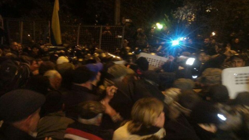 Конфлікт вдалося погасити з допомогою політиків, які прийшли на місце подій