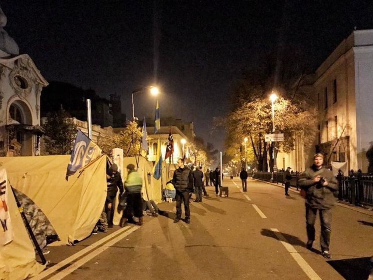 17 жовтня біля будівлі Верховної Ради декілька політичних партій і громадських рухів розпочали всеукраїнську акцію на підтримку масштабної політичної реформи