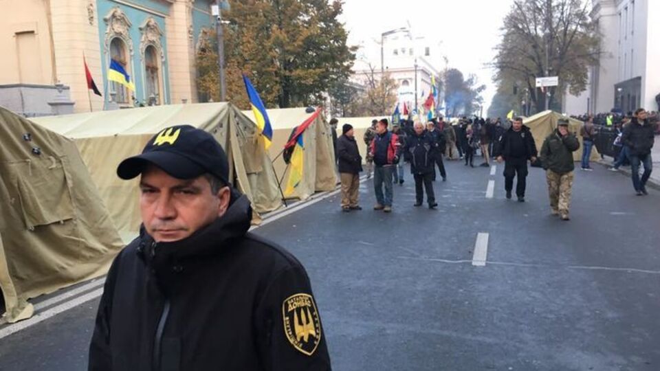 17 октября у здания Верховной Рады несколько политических партий и общественных движений начали всеукраинскую акцию в поддержку масштабной политической реформы