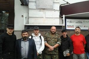 Терновского (второй слева) задержали в Ростове