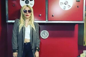 Леди Гага показала новые фото