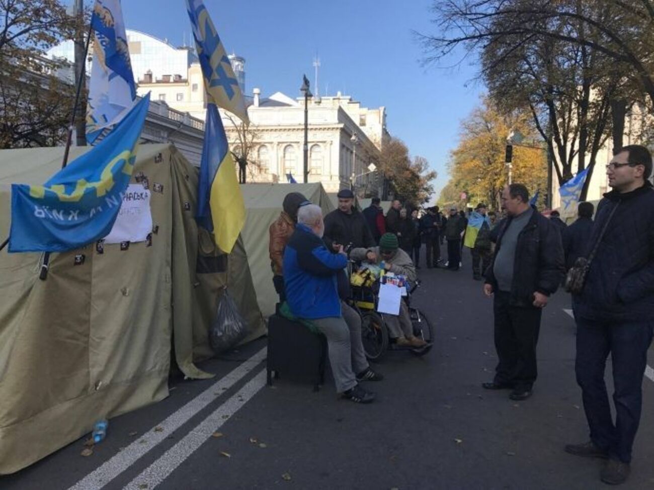 Акція протесту під Радою триває, ніч у наметовому містечку минула мирно. Фоторепортаж