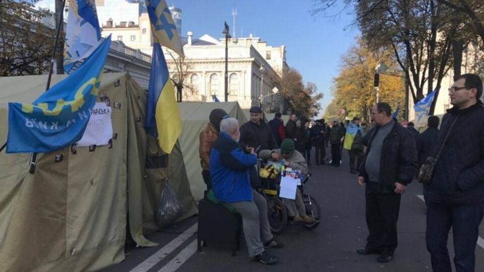 Акція протесту під Радою триває, ніч у наметовому містечку минула мирно. Фоторепортаж