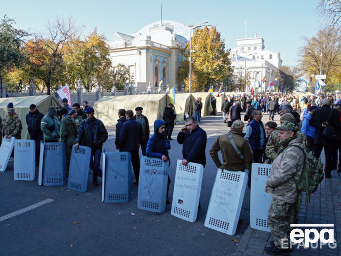 Станом на 11.00 18 жовтня грубих порушень порядку під Радою не зафіксовано