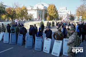 Станом на 11.00 18 жовтня грубих порушень порядку під Радою не зафіксовано