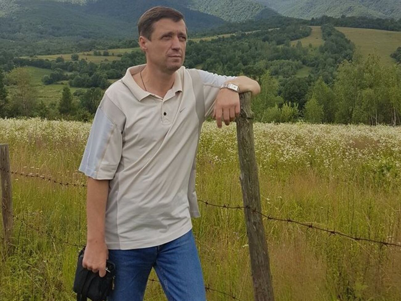 Отец Гриба обеспокоен недопуском украинских врачей к сыну