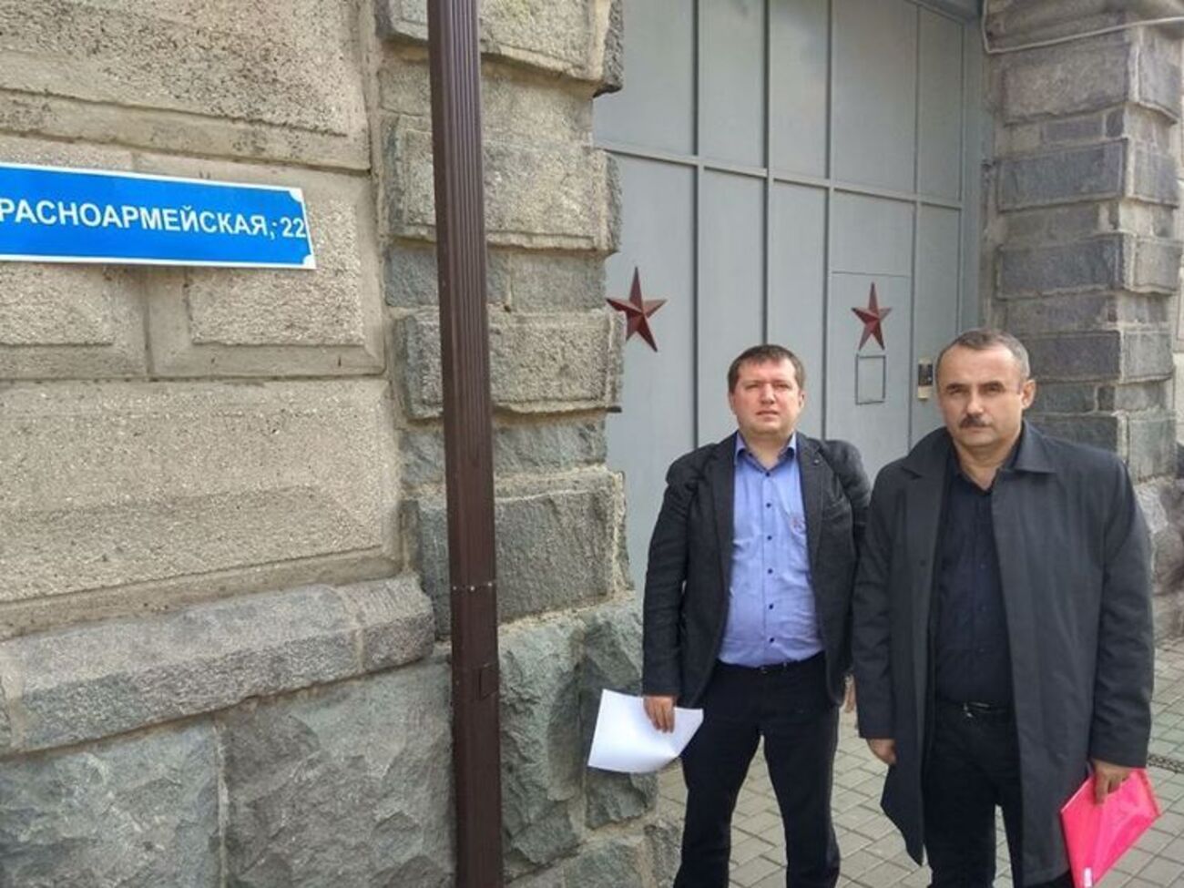 Кучин (слева) и Притула не смогли добиться разрешения на посещение Павла Гриба