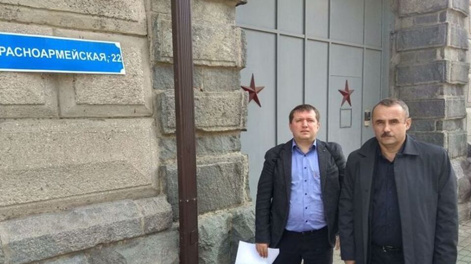 Кучин (ліворуч) і Притула не змогли добитися дозволу на відвідування Павла Гриба