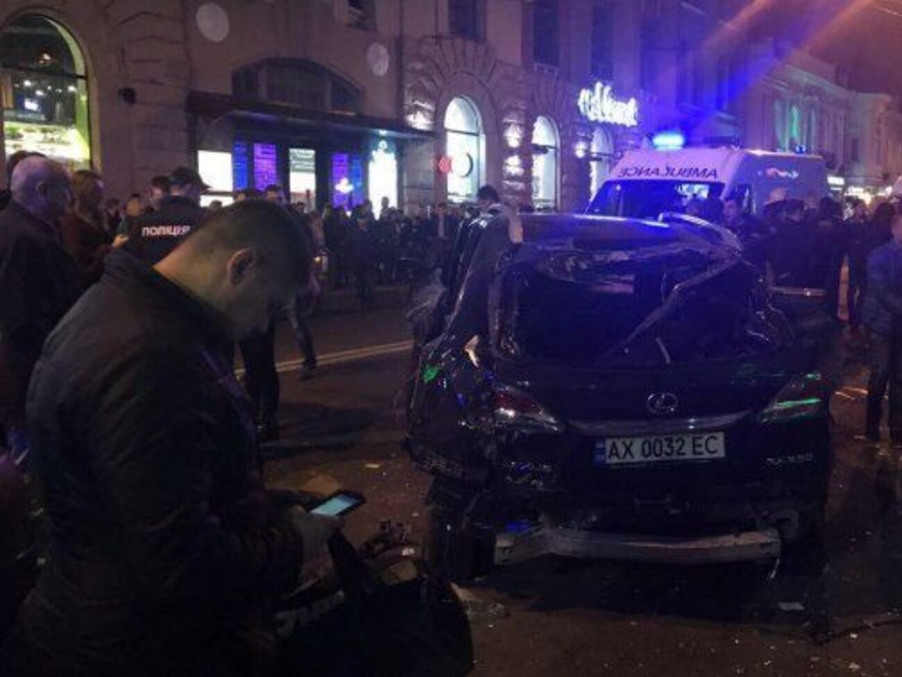 Женщина находилась за рулем машины, врезавшейся в людей