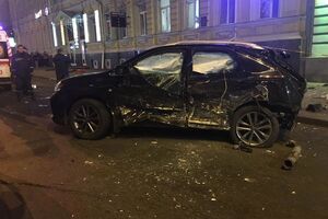 Автомобіль вилетів на тротуар